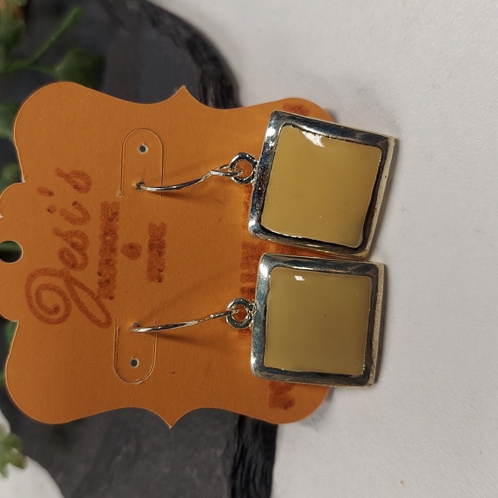 E1500 Silvertone Square Enamel Drop Earring - Picture 5 of 9